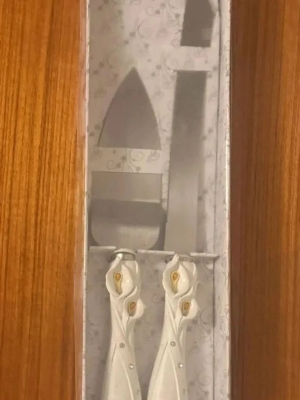 White Floral Handle Cake Server and Knife Set